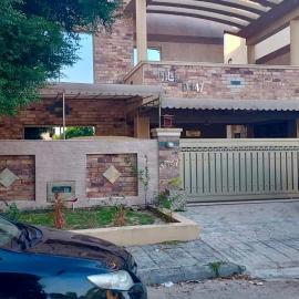 Modern 4BR Villa in BahriaTown Rawalpindi, hotel in Rawalpindi