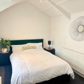 Treforest Apartment 2 Bedrooms - Next Station- Free Parking