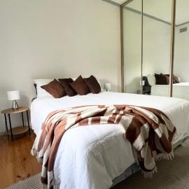 Budget-Friendly 3-Bedroom Stone Home Mt Gambier, hotel in Mount Gambier