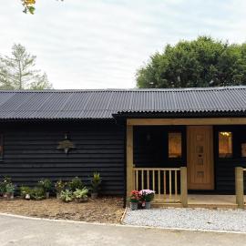 Blackwood - Luxury cottage surround by woodlands โรงแรมในเพอร์ลีย์
