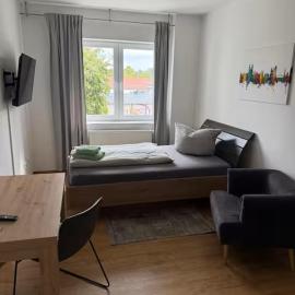Wohnung in Magdeburg-Salbke mit Balkon und WLAN: Magdeburg'da bir otel