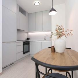 Apartment near Airport - Balcony & Free Parking, hotel in M R Stefanik