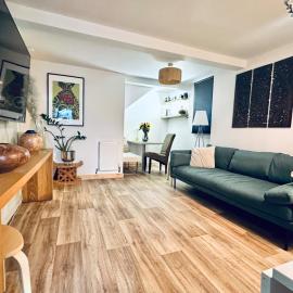 Peaceful and Stylish Garden Flat Close to Transport and City Centre