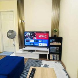 Staycation in Malolos Bulacan with Parking, Netflix and Fast WiFi, hotelli kohteessa Malolos