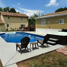 Luxurious Pool and Spa Home with optional Studio Apts