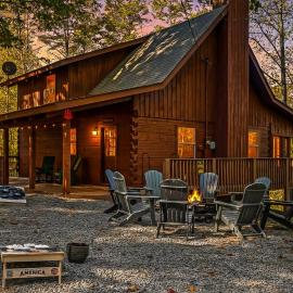 Galactic Cabin in Smokies!, hotel i Pittman Center