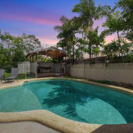 Seednest 7 bedroom beach house Pool &Game Room, hotel in Kewarra Beach
