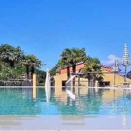 Residence Corte Camaldoli, hotel v destinaci Garda