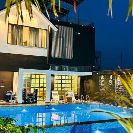 Black Rose 5 BHK Premium Luxurious villa, khách sạn ở Nāi