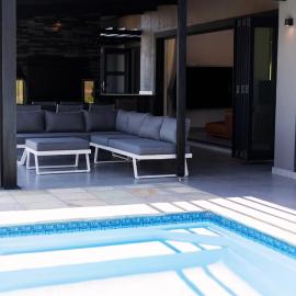Luxury 4BR Drakensberg Home Private Pool and Braai