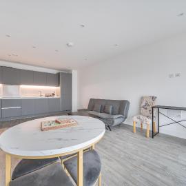 Peaceful and stylish apartment near Cambridge with parking, hotel in Cambridge