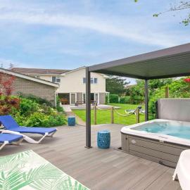 Ladywell Sleeps 12Hot Tub Pool Table Pizza Oven: Croyde şehrinde bir otel