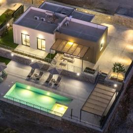 Cretan Ethereal Hideaway with Private Pool، فندق في Roumelí
