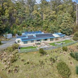 One Mile Bridge - Off Grid Stays, hotel in Mole Creek