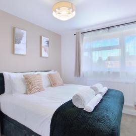 Comfy & Stylish 3 Bed House with Off Street Parking, Netflix and Wi-Fi