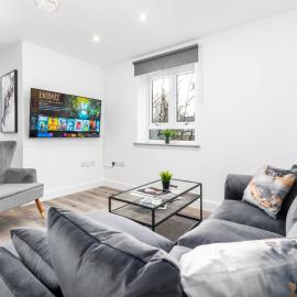Modern Two Bedroom Apartment - Parking & Balcony - Netflix 6MC