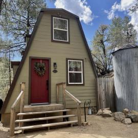 Cozy Rustic Cabin in the Prescott National Forest near Lynx Lake in Prescott, Arizona, хотел в Прескот