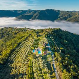 Villa with Private Pool & Lake View near Motovun, Casa Mille Olivi Modern, hotel u gradu Buzet
