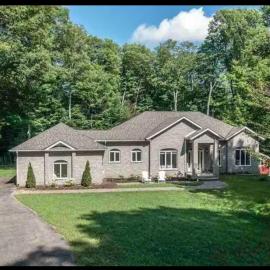 Family friendly place with pool, hotel em Penetanguishene