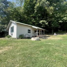 Relaxing Group Cabin with Fire Ring in Indiana, hotel in Nashville