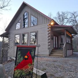 Cardinal Treehouse, Hotel in Bryson City