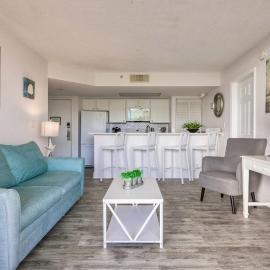 Tortuga Suite at Sunrise Suites Resort - Heated Pool, Hot Tub & Free Parking: Key West'te bir otel
