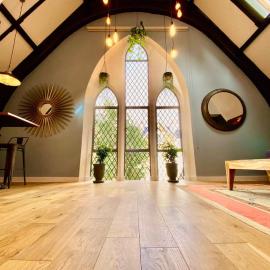 Fabulous Converted Church Apartment Town Centre, hotel in Worthing