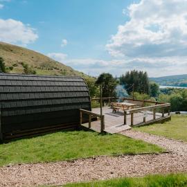 Reservoir View Micro Cabin, hotel in Dol-y-gaer Station