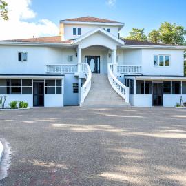 Relaxed Island Stay with Patio and Free Parking, Hotel in Leeward