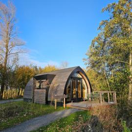 Tiny House De Spjocht, hotel din Westergeest