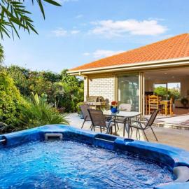 Private Coastal Sanctuary - 50m from Stunning Beach!, hotel in Whakatane