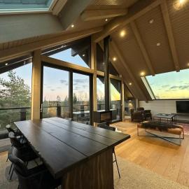 Naava Chalet 402 Penthouse - Kattohuoneisto järvinäköalalla, hotel Ähtäriben