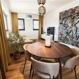 Alpine View Premium, hotel in Komenda