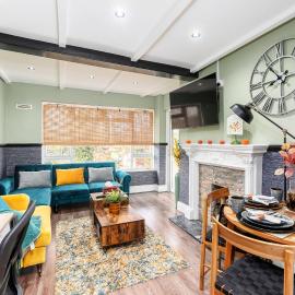 The Cozy Corner near NEC Birmingham Airport Entire Apartment Work Desk, hotel en Kingshurst
