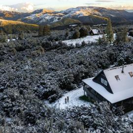 Alpine Haven, Peaceful , Stunning Views - ML21396, hotel in Mt Lyford