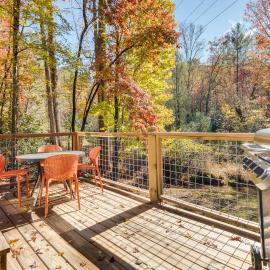 Ultimate Relaxation & Adventure: Home Near Brevard, хотел в Pisgah Forest