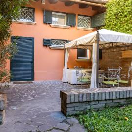 BolognaRoomscom - Isaia Garden Private Garden Spa Bath