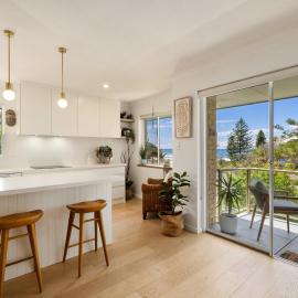 Sunrise Cove 2-Bed Apartment at Newport Beach, hotel in Newport