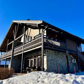 Himos Mökki superior - Chalet Cottage superior ski-in-ski-out, hotel sa Jämsä