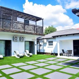 C'est La Vie Guest House