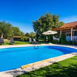 My Dalmatia - Holiday home Emily with private pool, hotel v destinácii Raštević