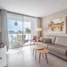 Sitges Spaces Oasis Penthouse 3 Bedroom, 2 Bathroom, Terrace, Pool, Sleeps up to 6 – hotel w mieście Sitges