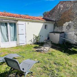 La petite maison du Loubat avec jardin