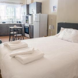 Γκαρσονιέρα 1 δίπλα στη θάλασσα!: Antikyra şehrinde bir otel