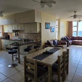 Peacehaven Beachfront Apartment - Scottburgh KZN, hotel en Scottburgh