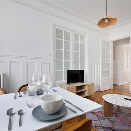 Elegant 3-room apartment near Foch Hospital & La Défense Paris, hotel in Suresnes