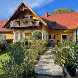 Weingut - Ferienhaus Sonja Rohrbacher、ガムリッツのホテル