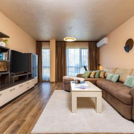 Warm and Spacious 1BR Apt - Brownie