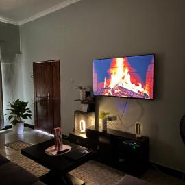 Q Homes Platinum Suite, viešbutis mieste Mvanza