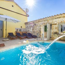 Holiday Home Franz by Interhome, hotell i Potpićan